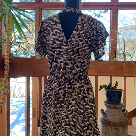 Light and flowy Dress - Picture 3 of 5